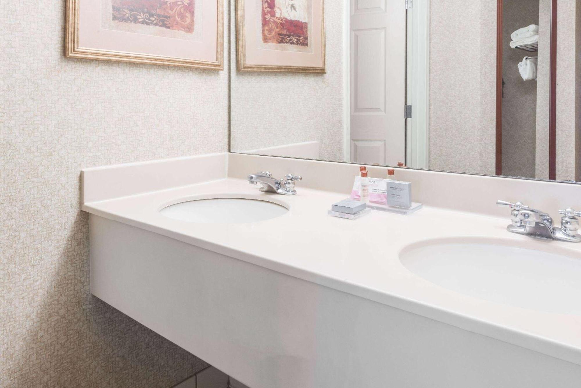 Wingate By Wyndham Airport - Rockville Road Indianapolis Extérieur photo