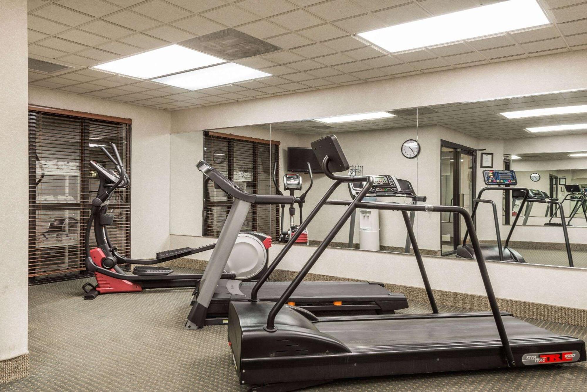 Wingate By Wyndham Airport - Rockville Road Indianapolis Extérieur photo